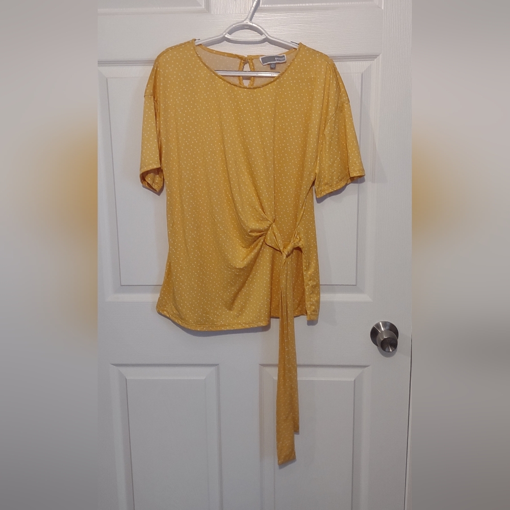 Madison & Hudson yellow polka dot short sleeve blouse
